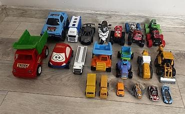 Набор игрушечных машинок и спецтехники - В комплекте разнообразные