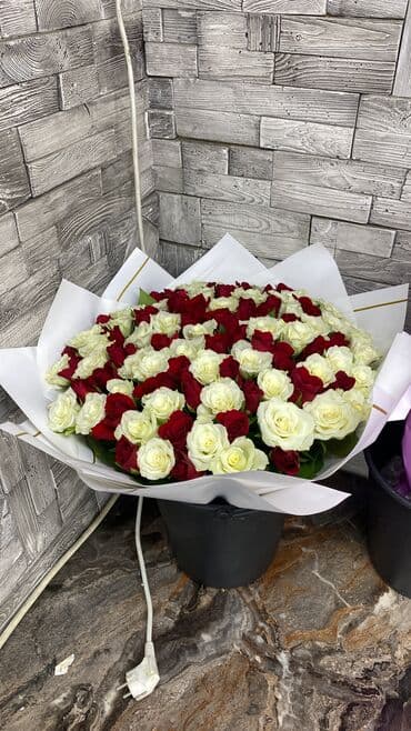 продавец цветов: Требуется флорист на дневную смену🌹 С опытом З/П ежедневно 💰 График — 2