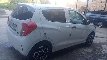 Транспорт: Chevrolet Spark: 2016 г., 1 л, Автомат, Бензин, Хэтчбэк — 2
