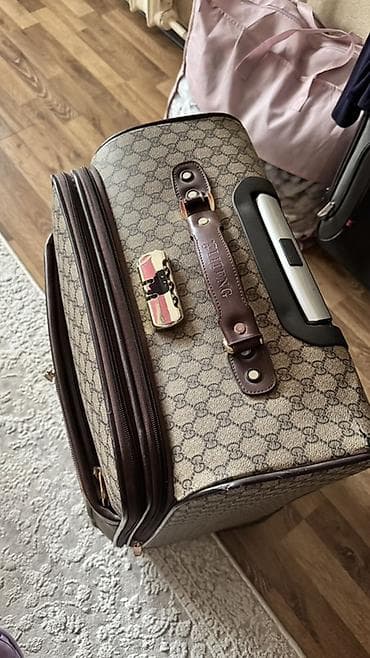 зонты бу: Чемодан, Большой (более 70 л), На колесах — 3