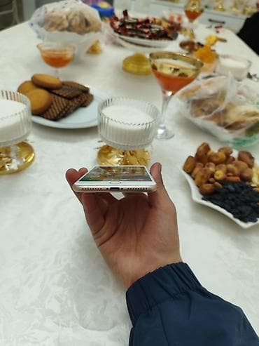 Apple iPhone: IPhone 8 Plus, Б/у, Золотой, Защитное стекло, Чехол, Кабель, 100 % — 3