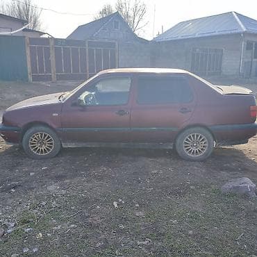 Volkswagen: Volkswagen Vento: 1993 г., 1.8 л, Механика, Газ, Седан — 1