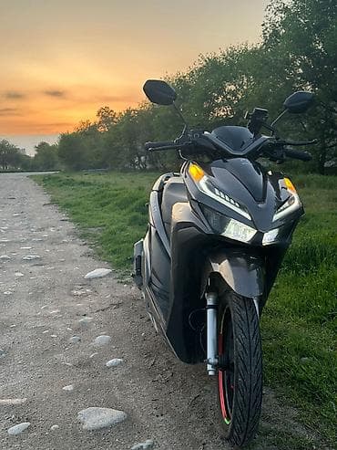 Макси-скутер 150 куб. см, Бензин, Б/у