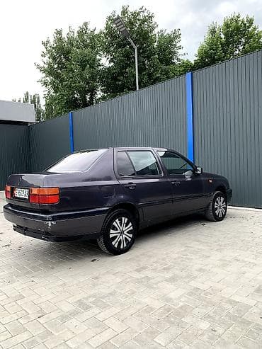 70 сом: Volkswagen Vento: 1994 г., Кол менен иштөөчү, Бензин, Седан — 5