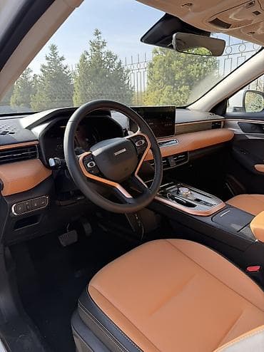 машиный: Haval Jolion, белый кроссовер. 2023г Обьем 1,5. Пробег 300 км,робот — 8