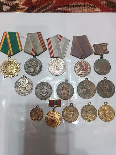 продаю медали: Коллекция советских наград, значков и юбилейных монет (СССР) Состав — 4