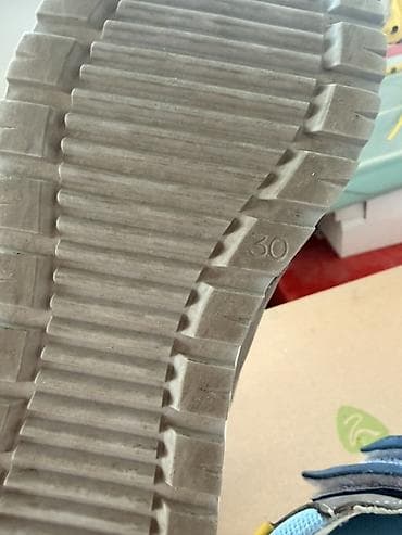 Башка товарлар: Кроссовки был куплен в офф.магазин minimen (детский мир) Состояние — 4