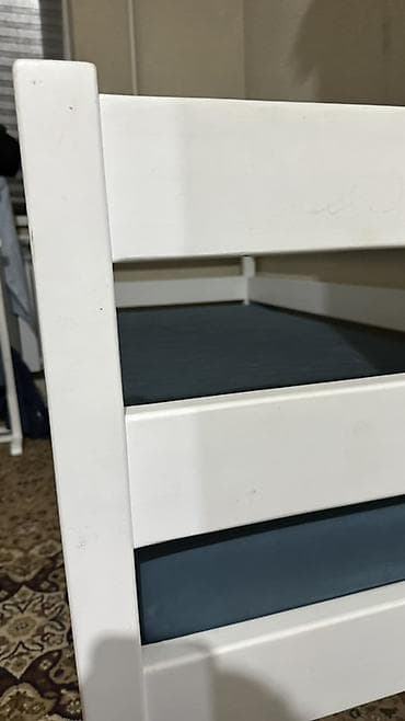 банкетка со спинкой: Односпальная кровать-диван из массива дерева,(сосна)окрашенная в белый — 4