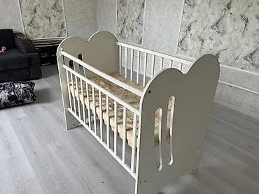 Детский мир: Детская кроватка-манеж из дерева. - Размер спального места — 4