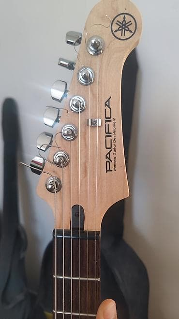 гитары в караколе: Электрогитара Yamaha Pacifica PAC112V, черный глянец - Серия — 5