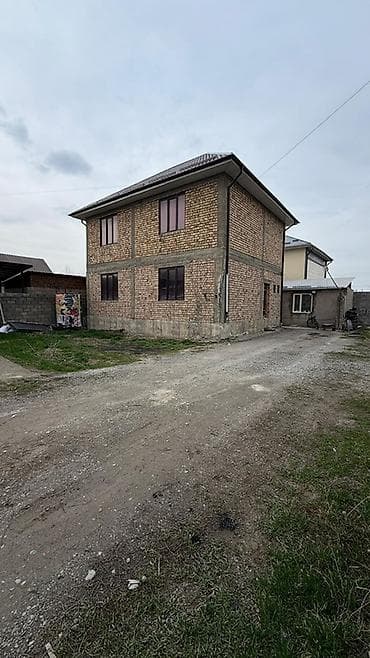 земля орошаемая: Продаётся двухэтажный кирпичный дом с участком и хозяйственными — 5