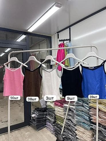 Толстовки, худи: Женские топы на тонких и широких бретелях, укороченные. Модели и — 4