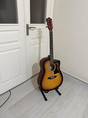 Синтезаторы: Срочно продается акустическая гитара в идеальном состоянии звучание — 1
