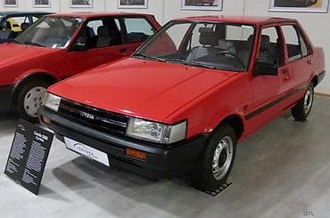 coroll: Передняя правая фара Toyota — 2