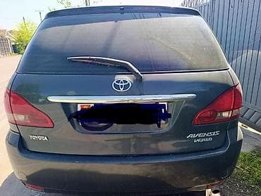 Toyota Avensis Verso: 2002 г., 2 л, Ручные, Дизель, Минивэн at lalafo.kg Toyota Avensis Verso: 2002 г., 2 л, Ручные, Дизель, Минивэн