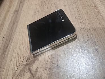 дишовый телефон: Samsung Z Flip, Б/у — 5