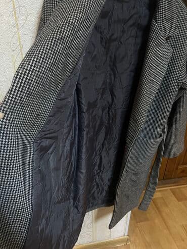 срочно в связи с переездом: Продаю женское пальто шикарного качества Размер 52-54 В отличном — 6