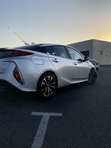авто заратка: Toyota Prius: 2020 г., 1.8 л, Вариатор, Гибрид, Седан — 11