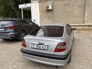 Унаа: Toyota Avensis: 2001 г., 1.8 л, Кол менен иштөөчү, Бензин, Лифтбек — 4