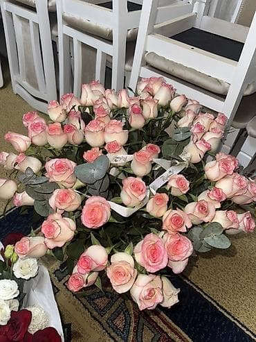 роза штамбовая: Пышный букет из роз нежно‑розового оттенка с плавным переходом к — 2