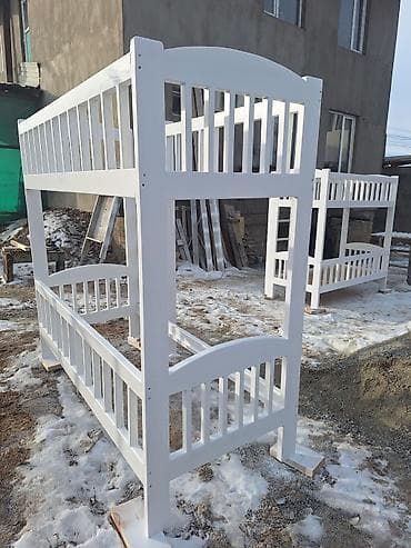 2х ярустные кровати: Продаётся двухъярусный кровать(сосна).(Размер высота 1.80см длина — 8