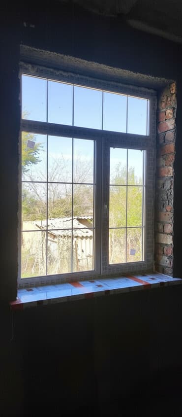 ящик из фанеры: Представляем оконную раму из ПВХ, демонстрирующую различные поперечные — 1