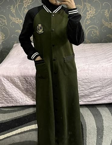 с рукавом: Длинная женская бомбер‑платье/абайя в стиле varsity - Цвет — 1