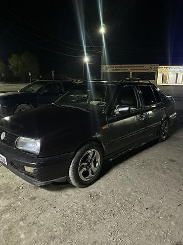 transporter multivan: Volkswagen Vento: 1993 г., Седан — 3