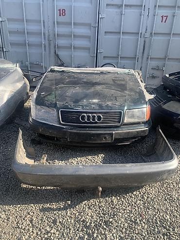 Передняя часть автомобиля Audi (поколение 90‑х, C4/100/A6) на разбор