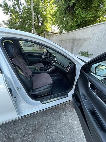 bmw e90: Белый бизнес-седан класса Е с просторным салоном и богатым оснащением — 2