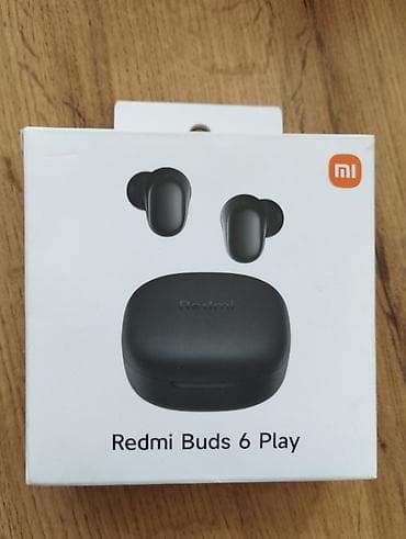 Наушник
батарея держится отлично