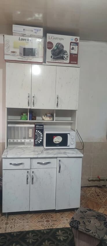 ручки для кухонной мебели в леруа: Кухонный гарнитур с мраморной текстурой фасадов и столешницы. Состоит — 1