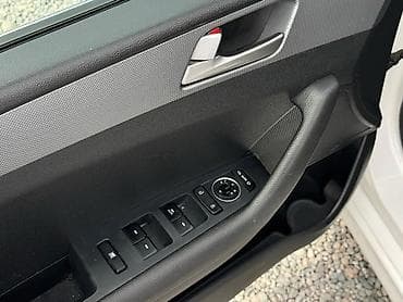 Продажа авто: Hyundai Sonata: 2019 г., Автомат, Седан — 4