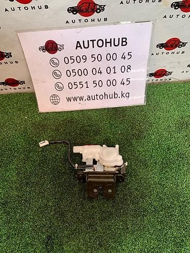 Автозапчасти: Заглушка/механизм замка багажника Mazda Demio DY5W, 1‑я рестайлинговая — 1