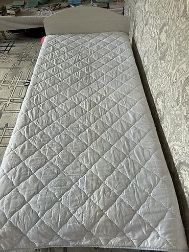 Стулья, табуретки: 2 Односпальные кровати с матрасом и выдвижными ящиками - Формат — 2