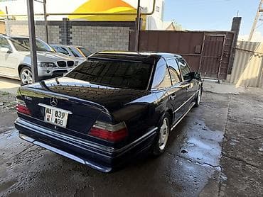 Mercedes-Benz W124: 1994 г., Седан — 2