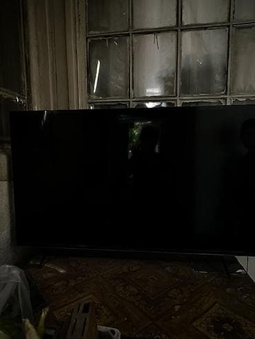 xbox 360 e: Телевизор с плоским экраном, диагональ ориентировочно 55–65". - — 2