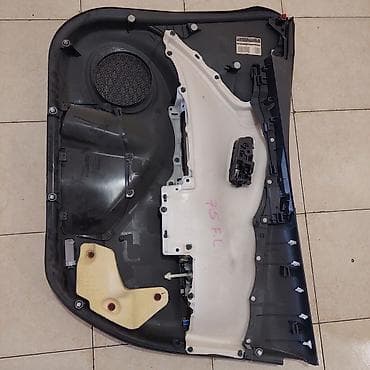 Обшивка на дверь вместе с плафоном.передняя левая . на Приус at lalafo.kg Обшивка на дверь вместе с плафоном.передняя левая . на Приус