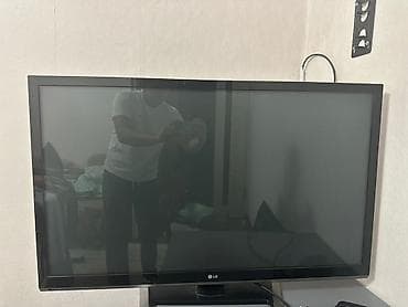 Метровый легендарный Телевизор LG, диагональ экрана около 42–47"