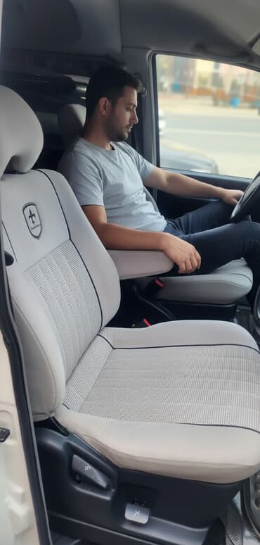 срочно продаю в связи с переездом: Mitsubishi Delica: 2001 г. — 1