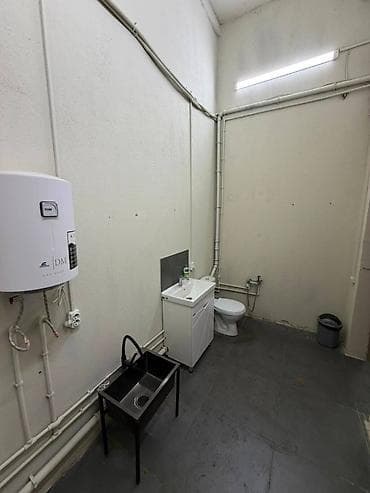 Кыймылсыз мүлк: 📍 ул. Акылбекова 🔘1050м² 🏢 Продается коммерческое помещение площадью — 9