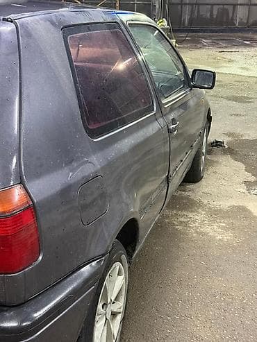 Volkswagen Golf: 1992 г., 1.8 л, Механика, Бензин, Хэтчбэк — 4