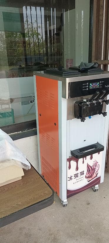 Профессиональный аппарат для мягкого мороженого Barskan Group BQL‑8228 — 2