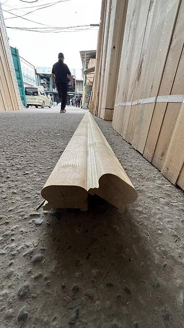 Деревянный плинтус профильный (филенчатый) для внутренней отделки. -