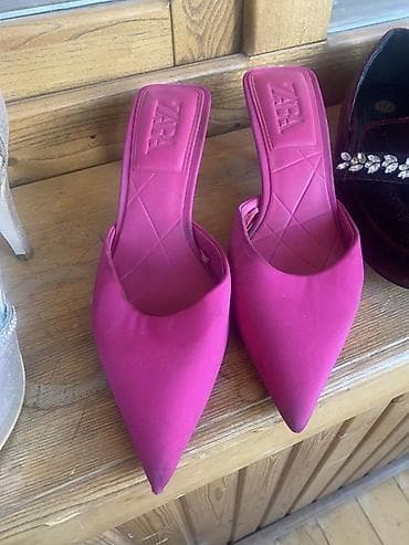 Яркие женские мюли Zara. - Модель: мюли без задника - Носок: острый -