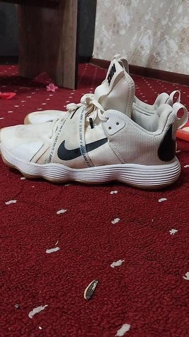 сумки женские бишкек: Мужские кроссовки, 41, Nike, Б/у, цвет - Белый — 1