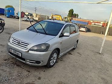 Toyota Verso: 2002 г., 2.4 л, Автомат, Бензин, Минивэн — 6