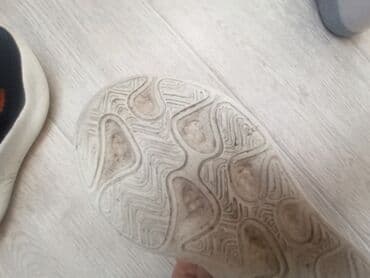 обувь для малышей: Продаются б.у лёгкие кроссовки в сеточку,размер 30,100 сом.,кроссовки — 4