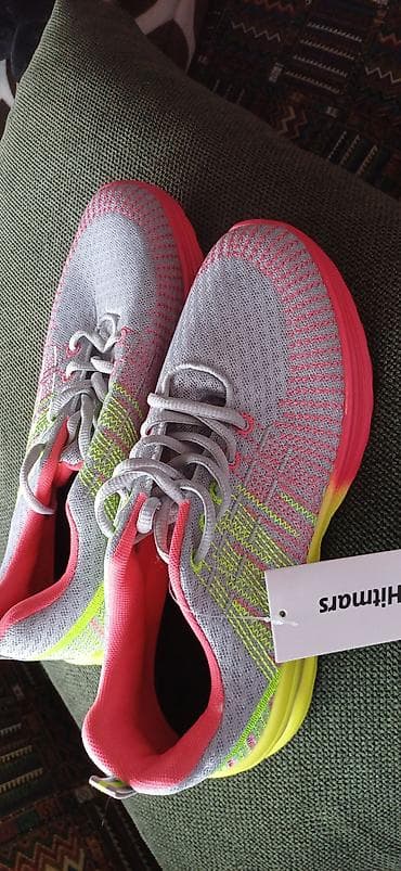 летние кроссовки: Продаю кроссовки лёгкие летние. Розовые с жёлтым 39 размер, фиолетовые — 6