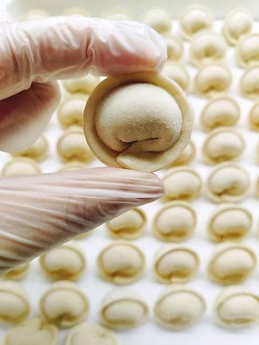 лепшицы пельменей: Пельмени/вареники ручной лепки - Тесто тонкое, эластичное, равномерно — 2